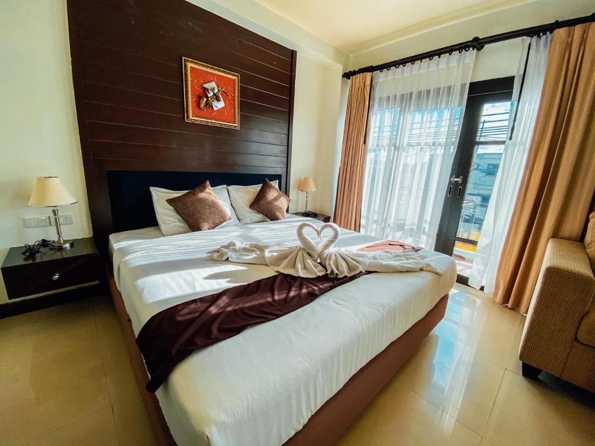 Enjoy'S Beach House & Cafe' Ban Karon Esterno foto