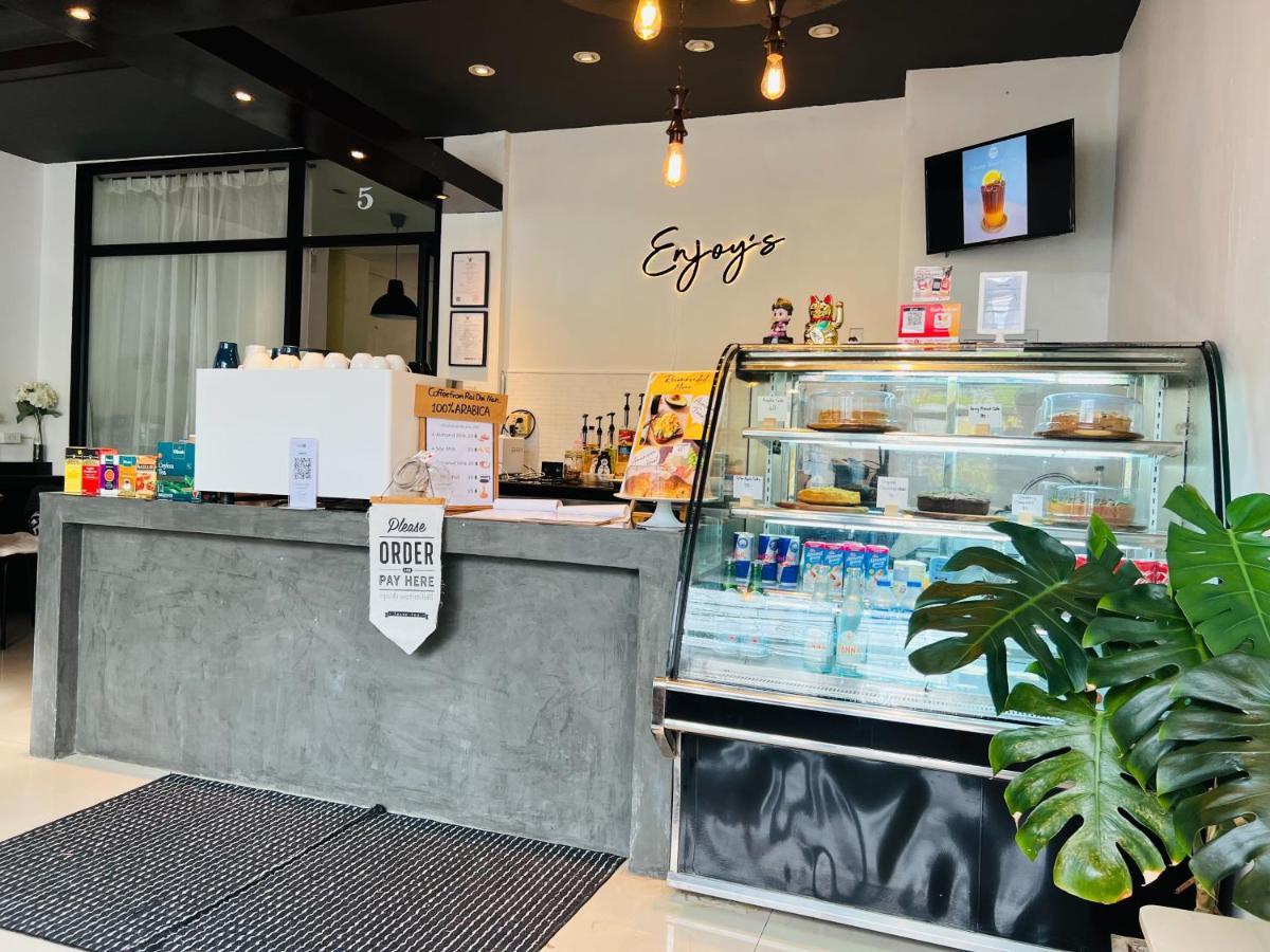 Enjoy'S Beach House & Cafe' Ban Karon Esterno foto