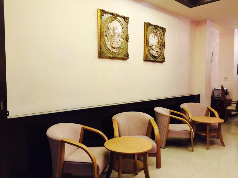 Enjoy'S Beach House & Cafe' Ban Karon Esterno foto