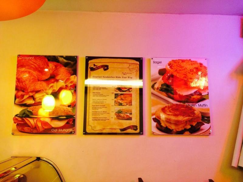Enjoy'S Beach House & Cafe' Ban Karon Esterno foto