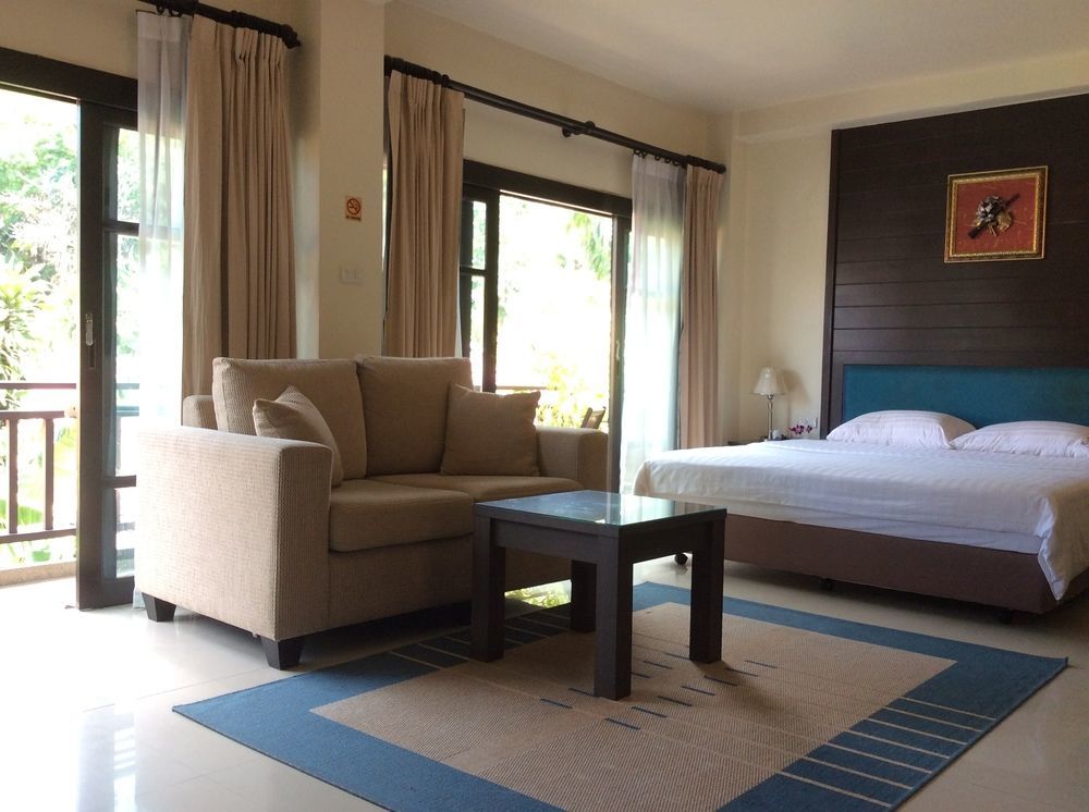 Enjoy'S Beach House & Cafe' Ban Karon Esterno foto