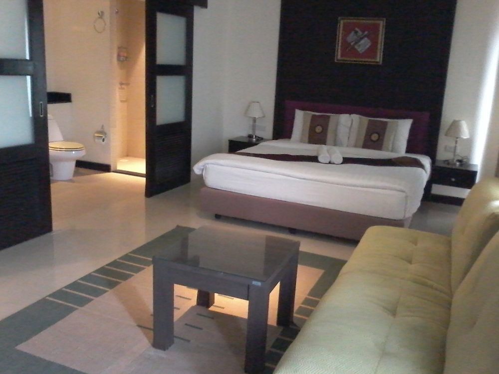 Enjoy'S Beach House & Cafe' Ban Karon Esterno foto