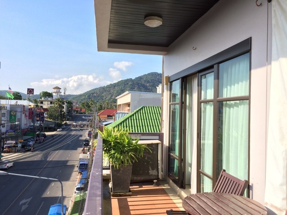 Enjoy'S Beach House & Cafe' Ban Karon Esterno foto