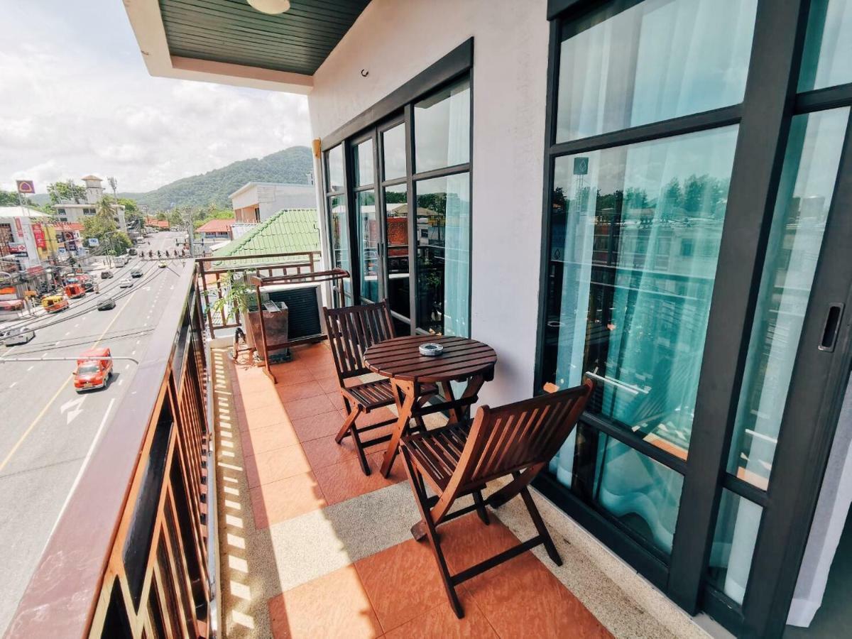 Enjoy'S Beach House & Cafe' Ban Karon Esterno foto