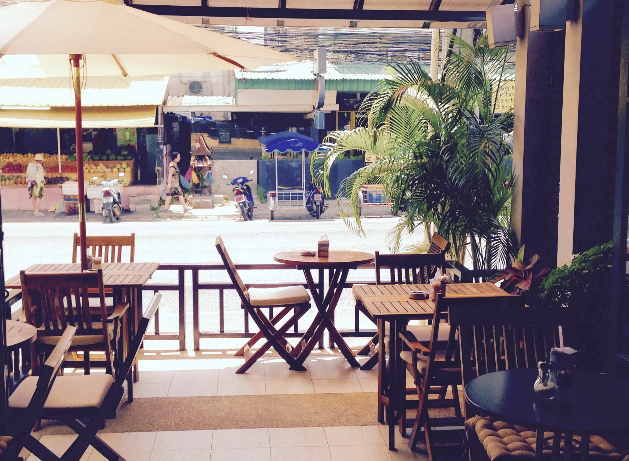 Enjoy'S Beach House & Cafe' Ban Karon Esterno foto