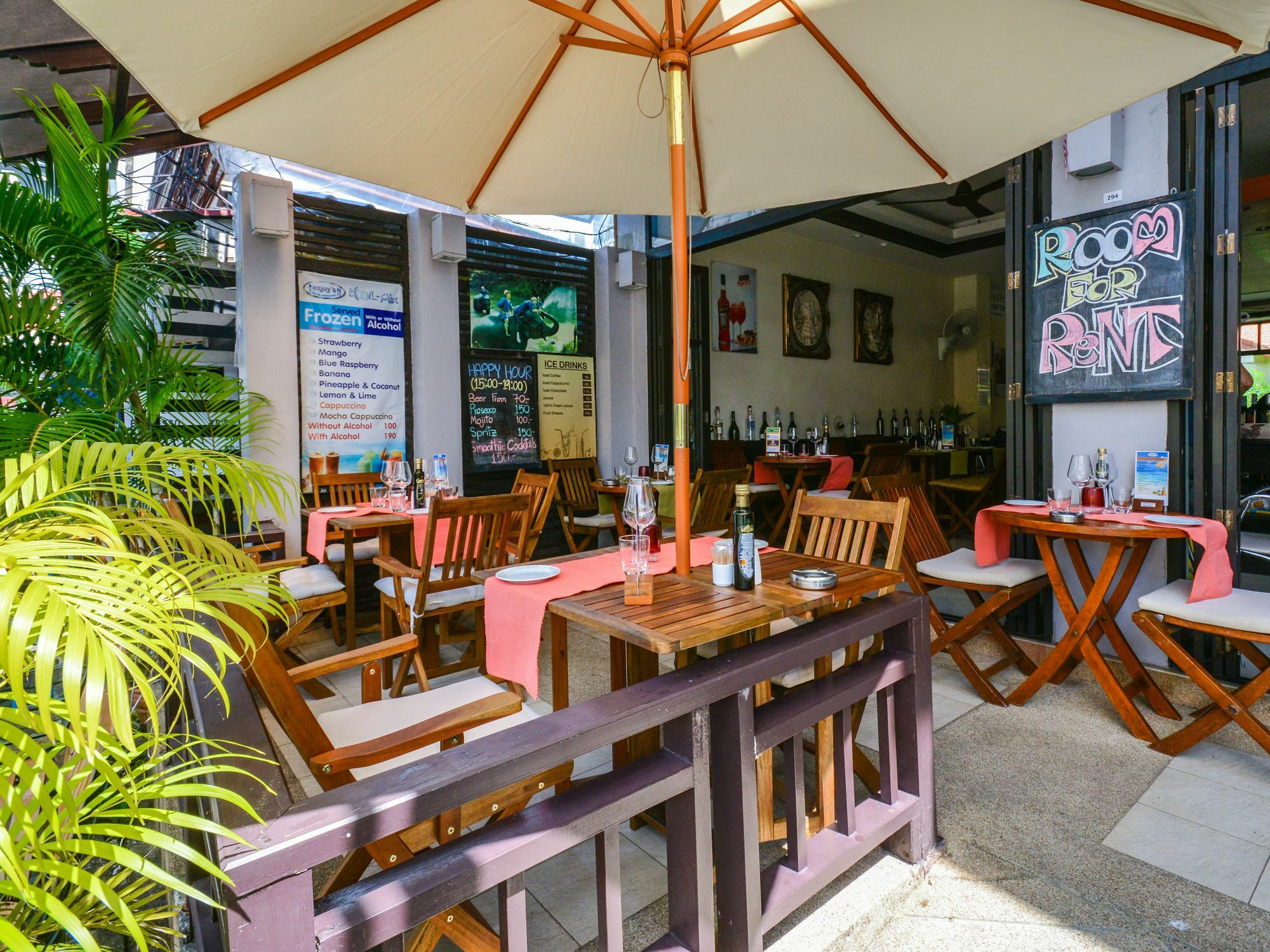 Enjoy'S Beach House & Cafe' Ban Karon Esterno foto