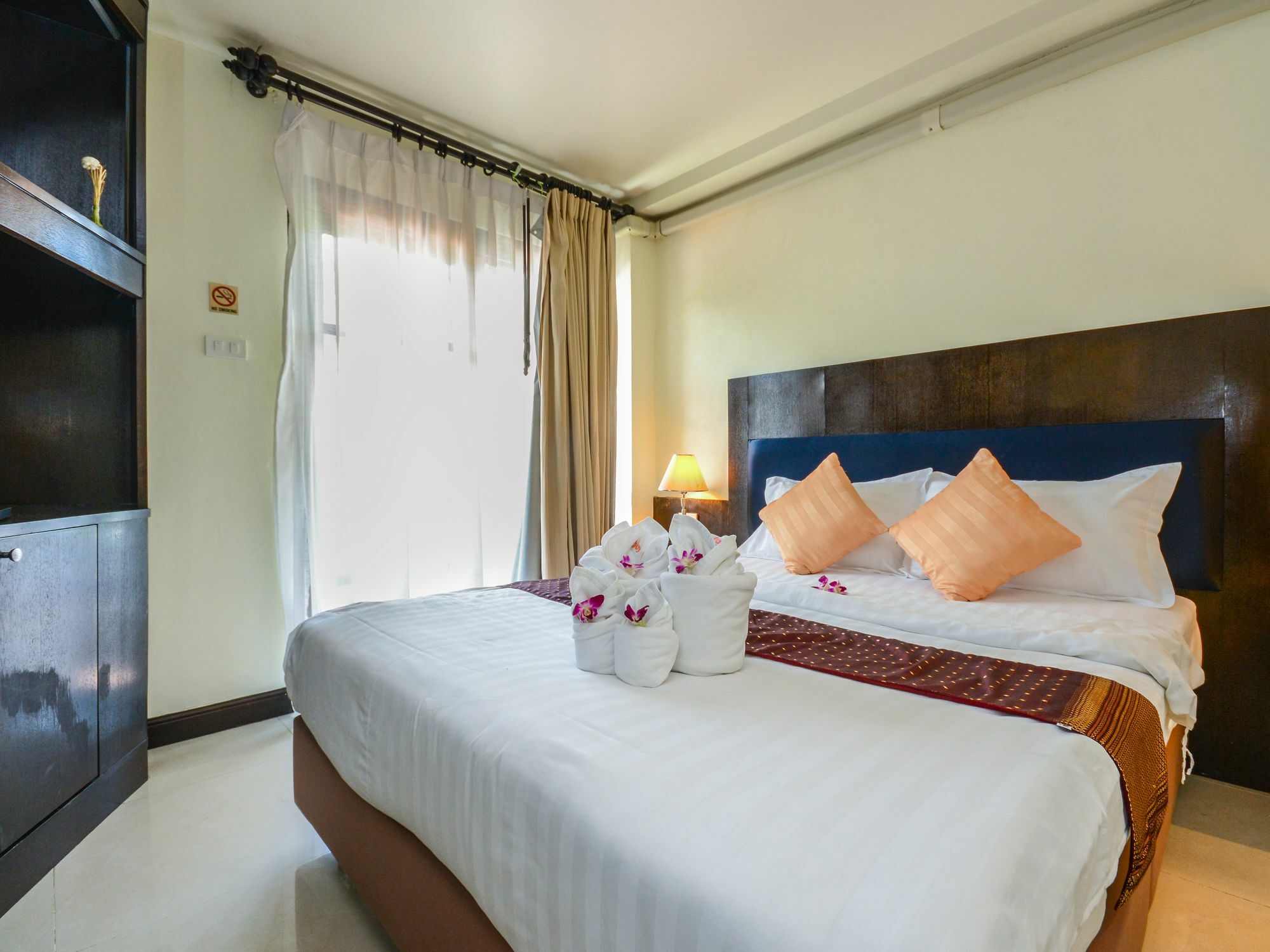 Enjoy'S Beach House & Cafe' Ban Karon Esterno foto