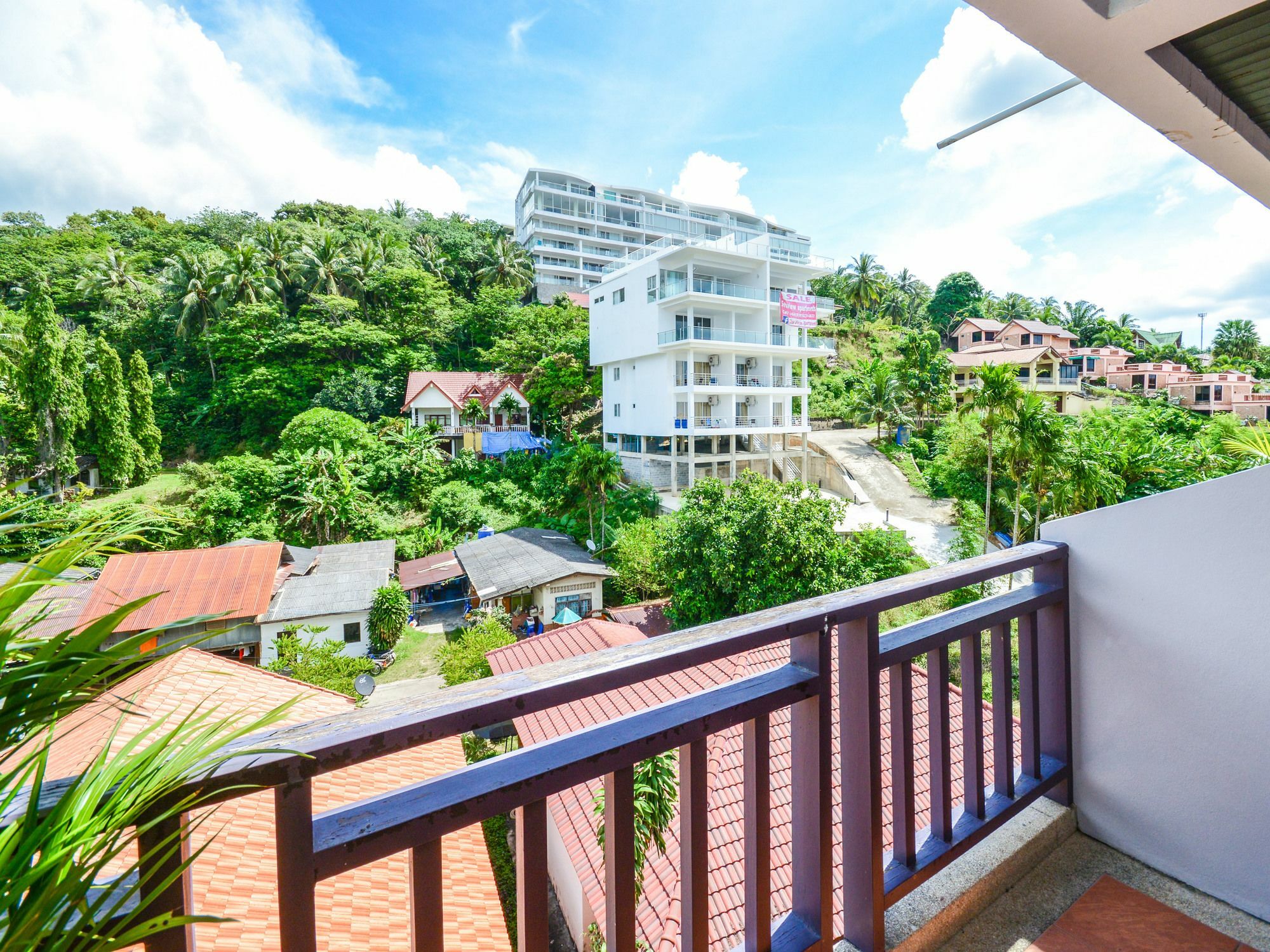 Enjoy'S Beach House & Cafe' Ban Karon Esterno foto