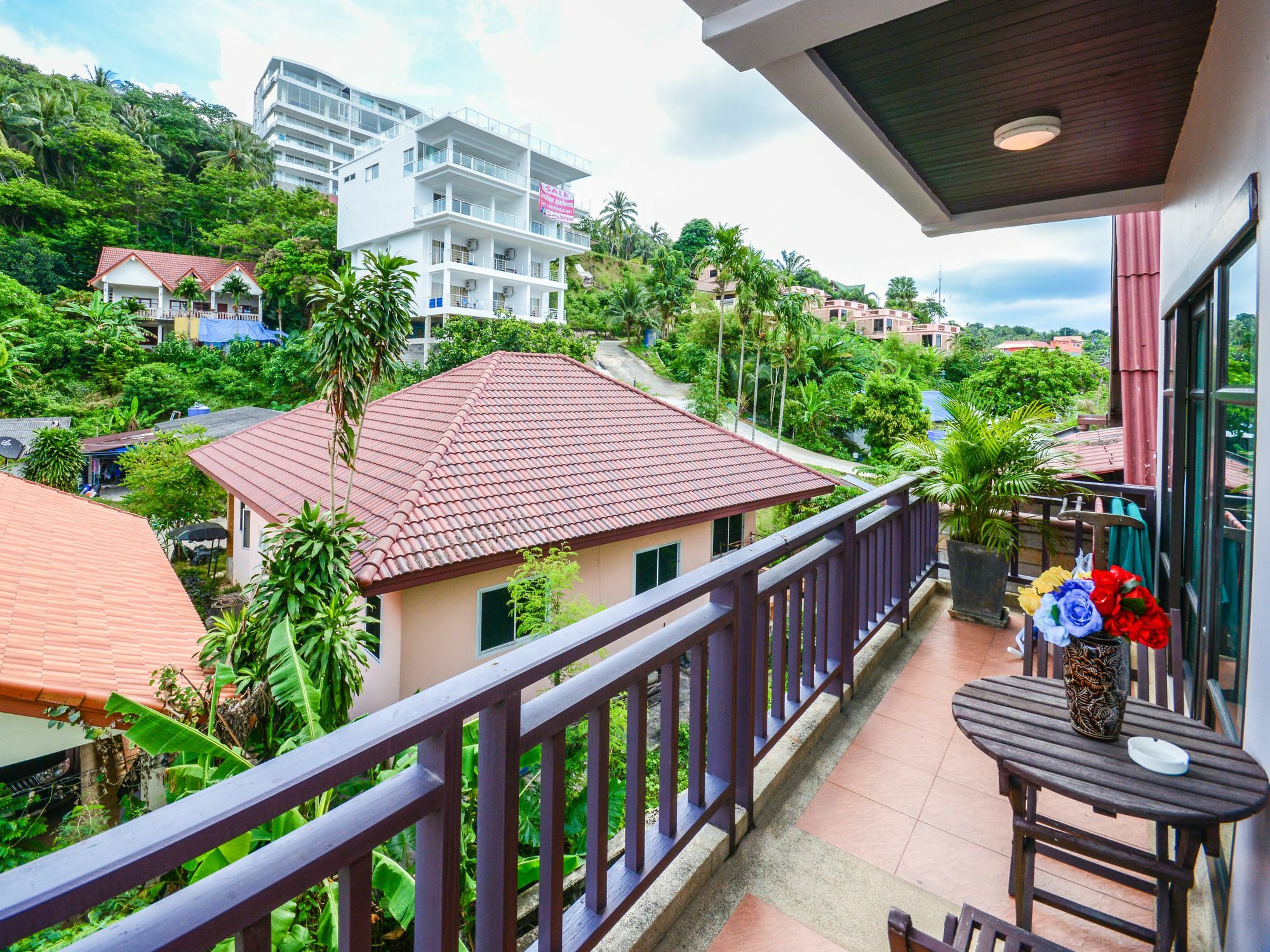 Enjoy'S Beach House & Cafe' Ban Karon Esterno foto