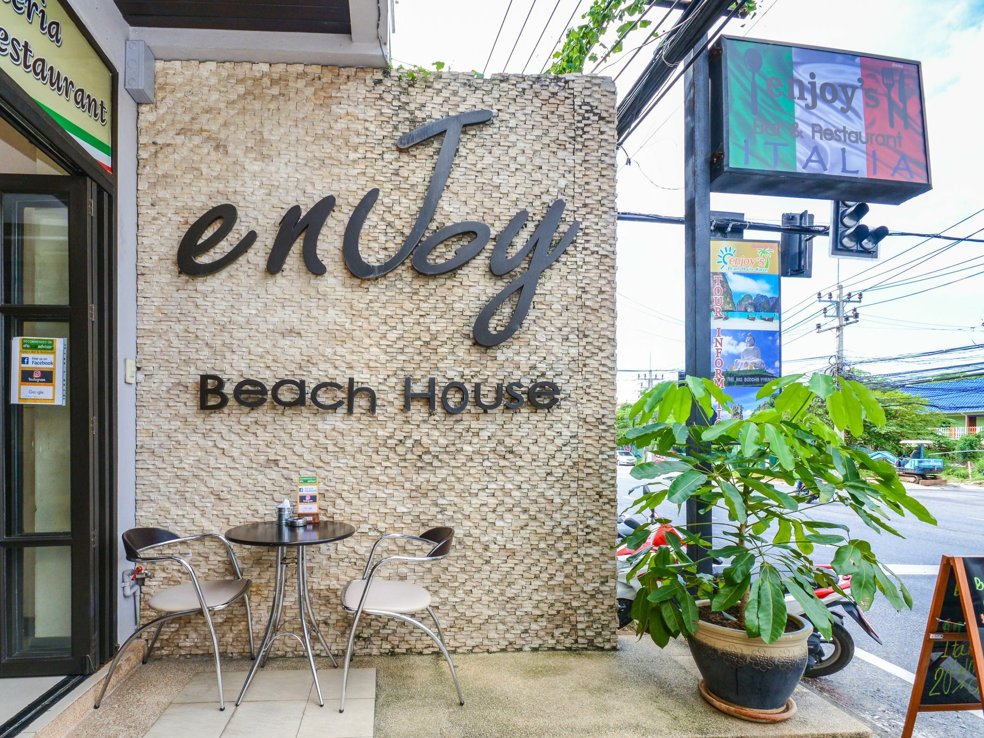 Enjoy'S Beach House & Cafe' Ban Karon Esterno foto