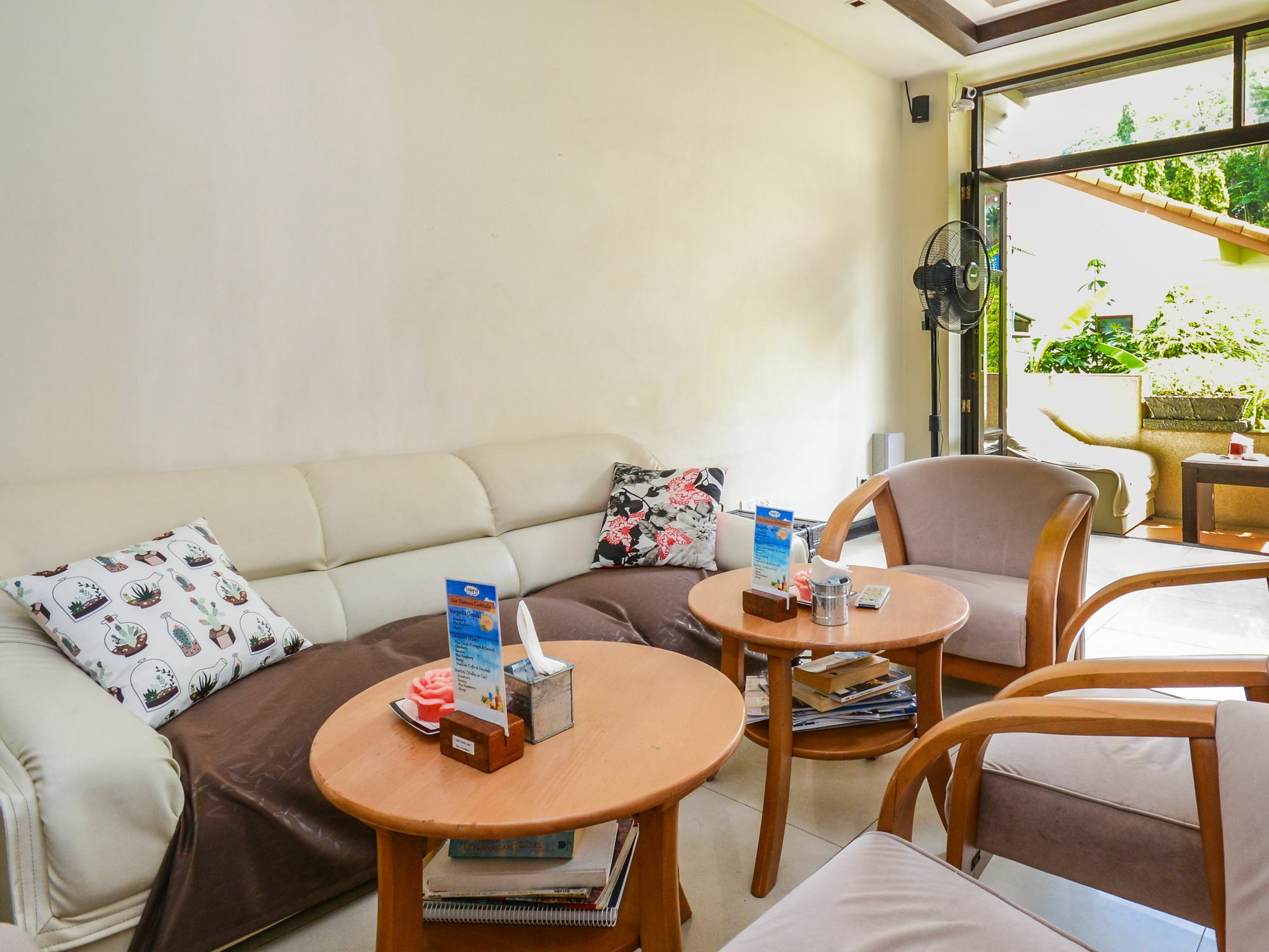 Enjoy'S Beach House & Cafe' Ban Karon Esterno foto
