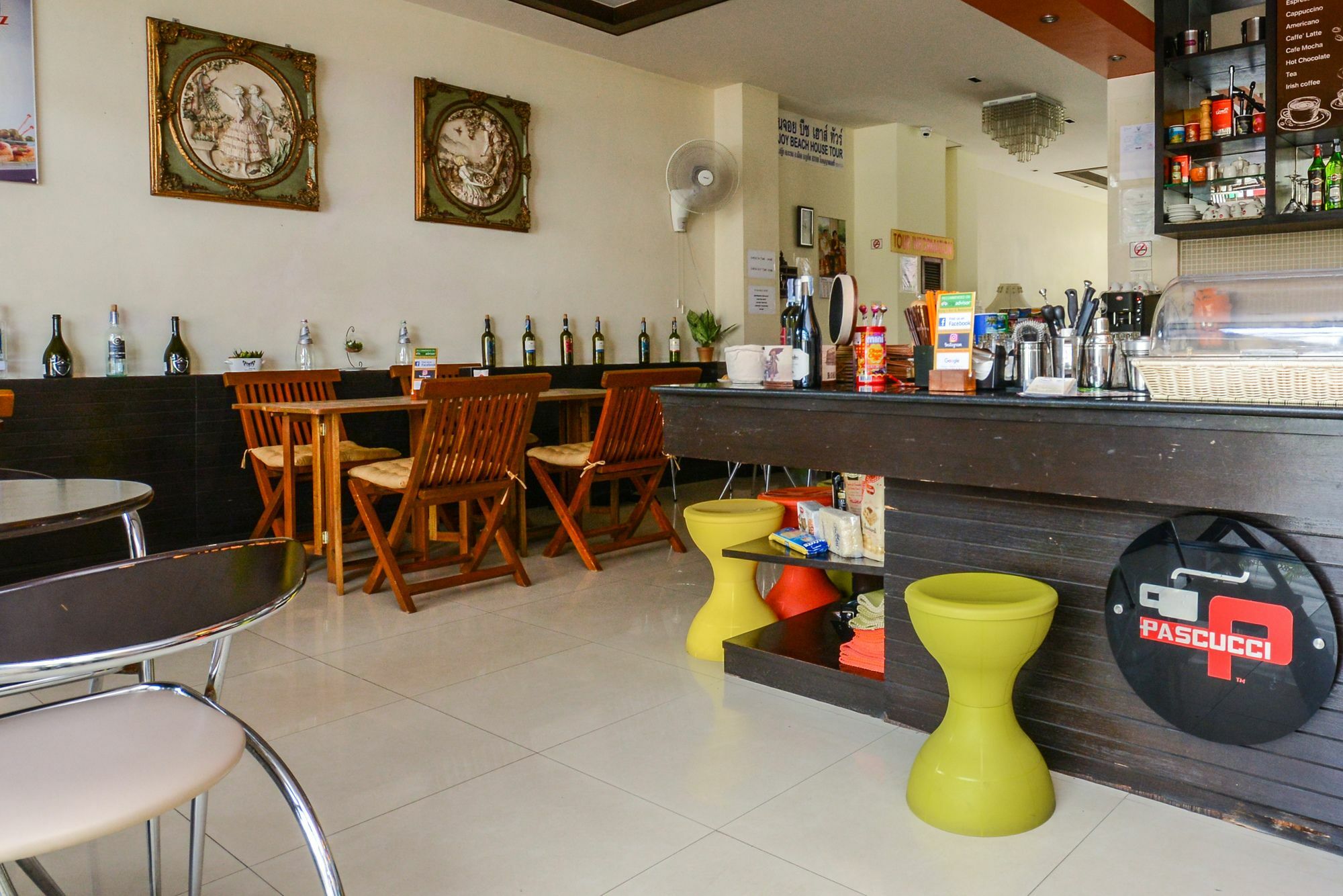 Enjoy'S Beach House & Cafe' Ban Karon Esterno foto