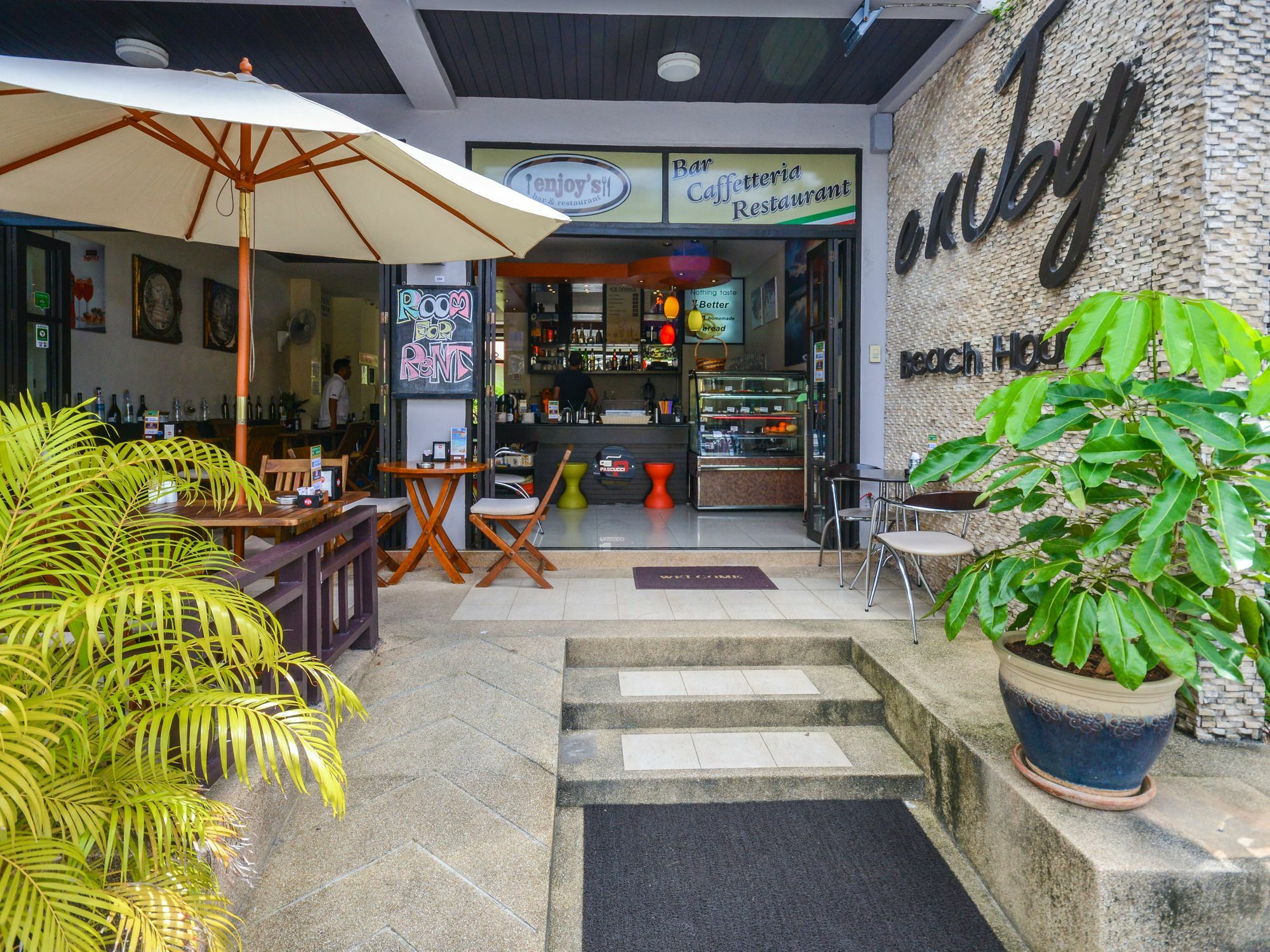 Enjoy'S Beach House & Cafe' Ban Karon Esterno foto