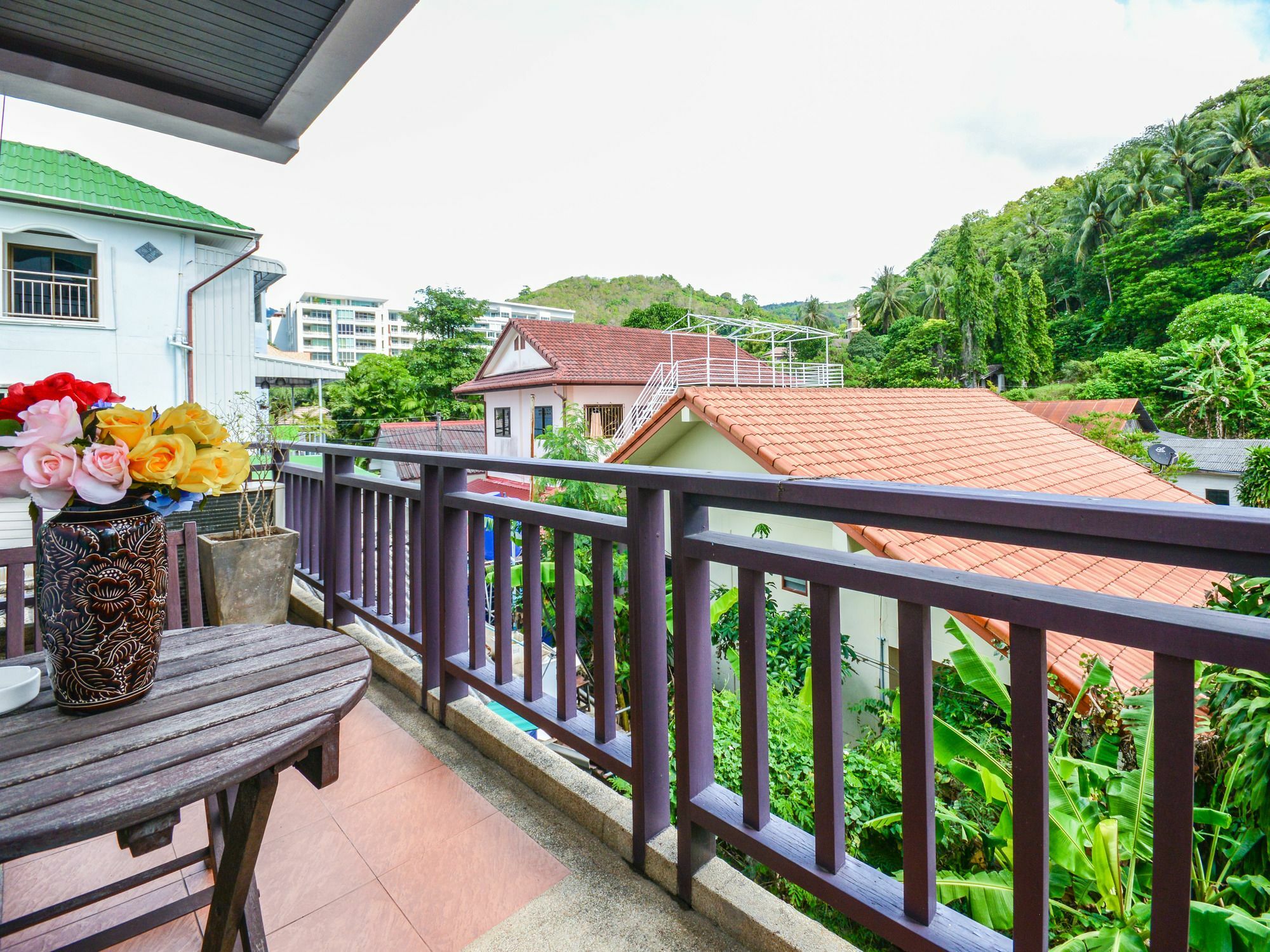 Enjoy'S Beach House & Cafe' Ban Karon Esterno foto