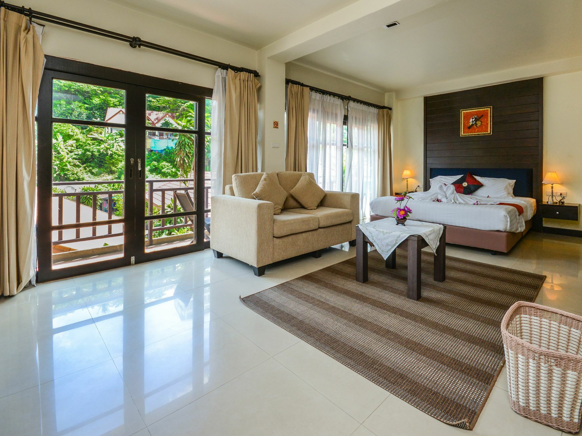 Enjoy'S Beach House & Cafe' Ban Karon Esterno foto