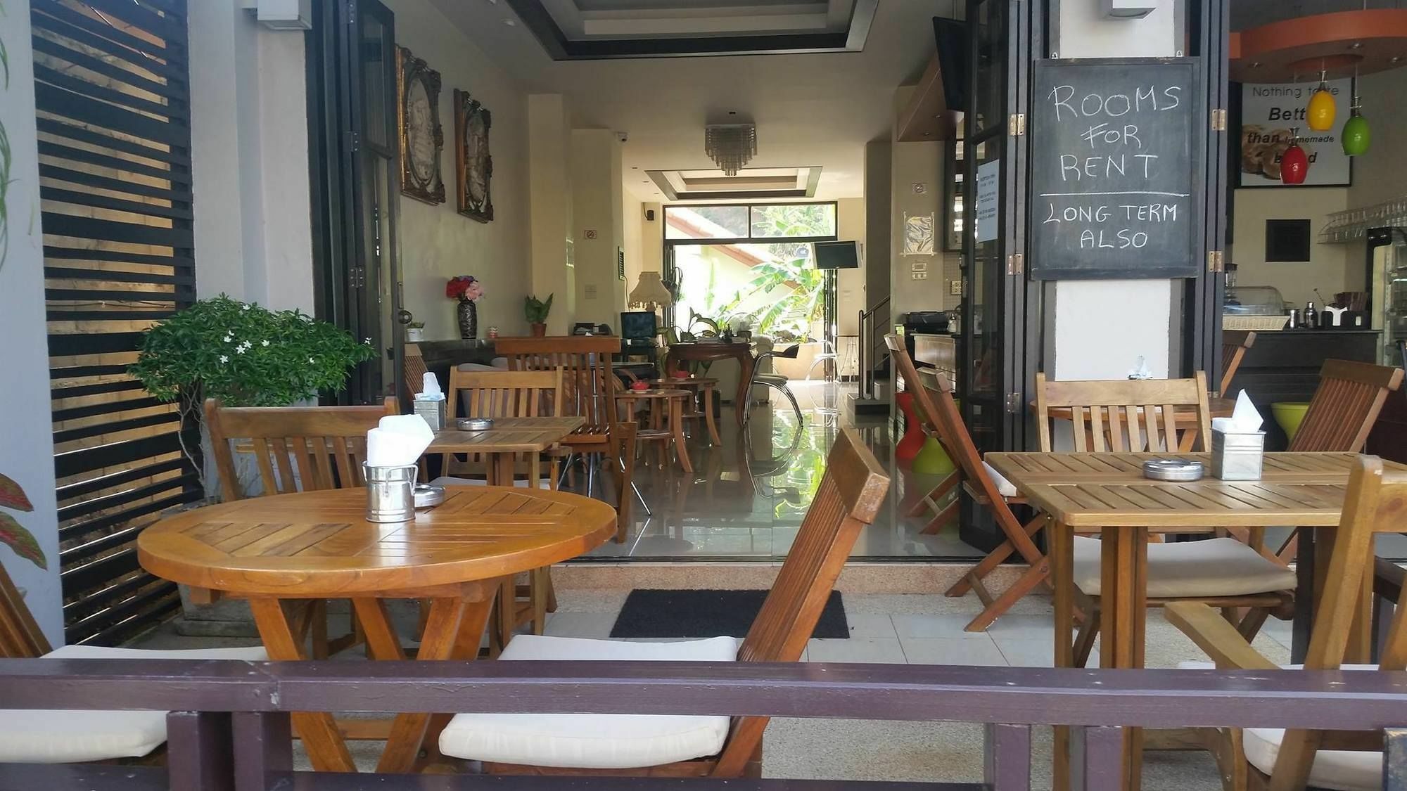 Enjoy'S Beach House & Cafe' Ban Karon Esterno foto