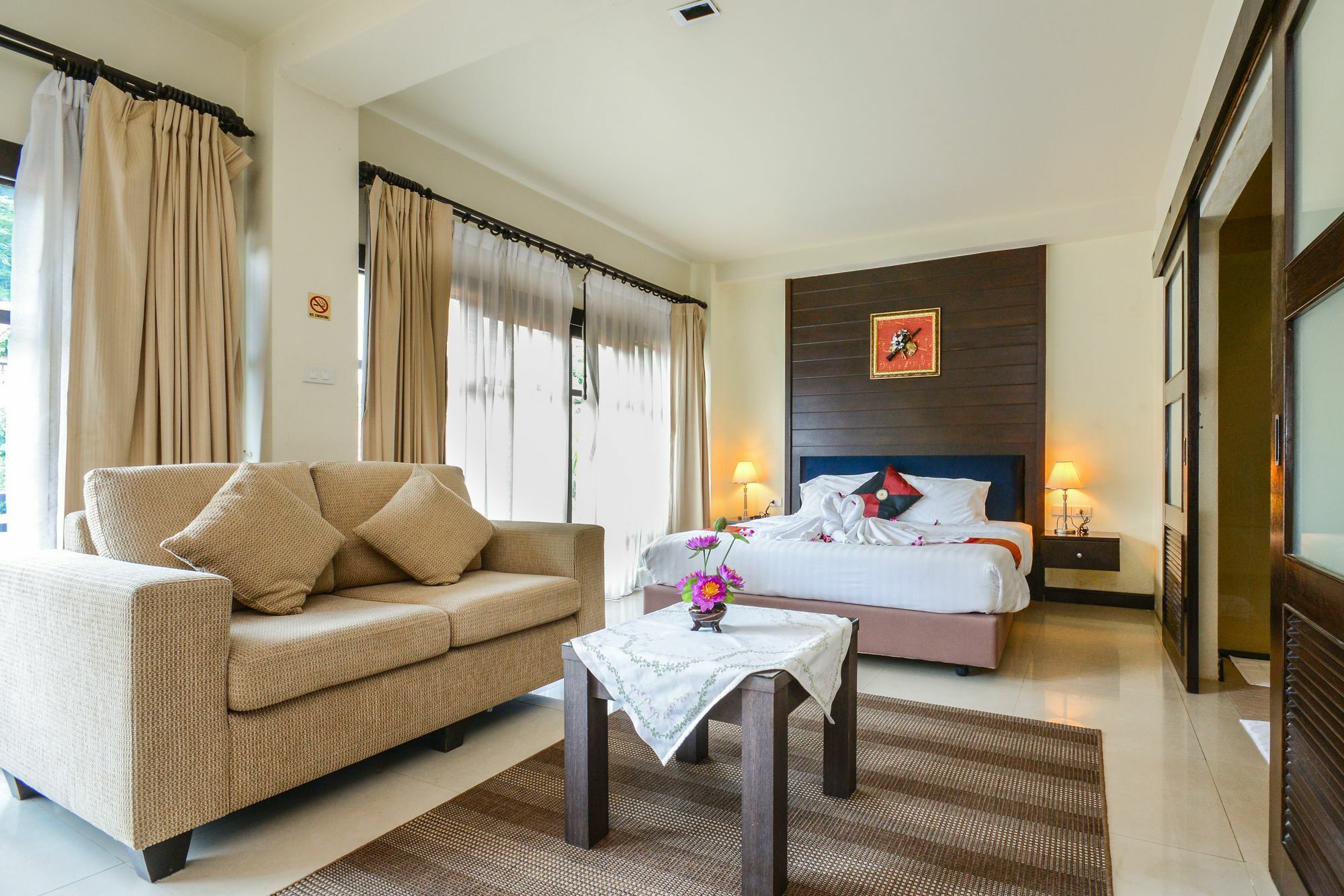 Enjoy'S Beach House & Cafe' Ban Karon Esterno foto